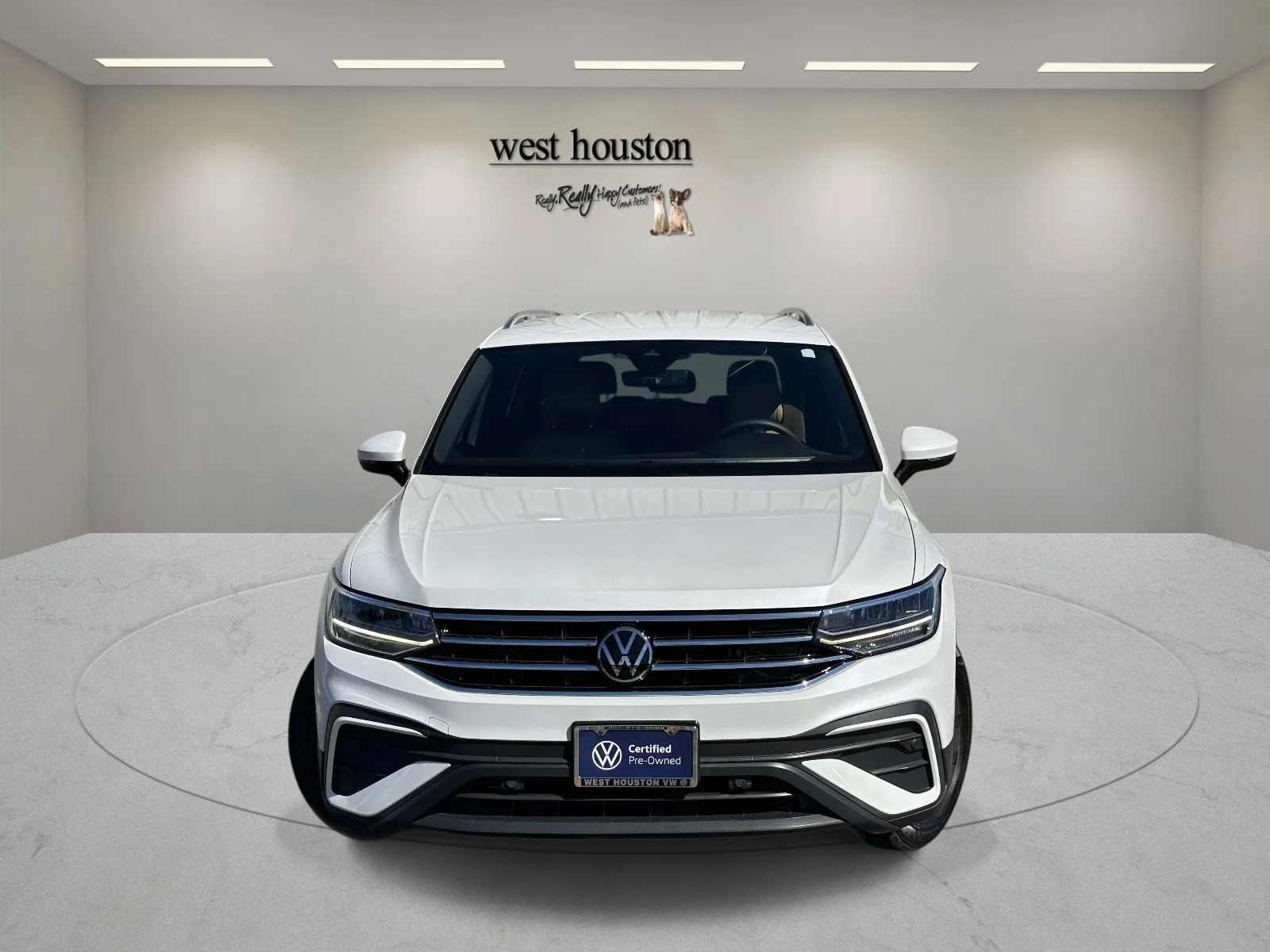 Used 2023 White Volkswagen SE image 2