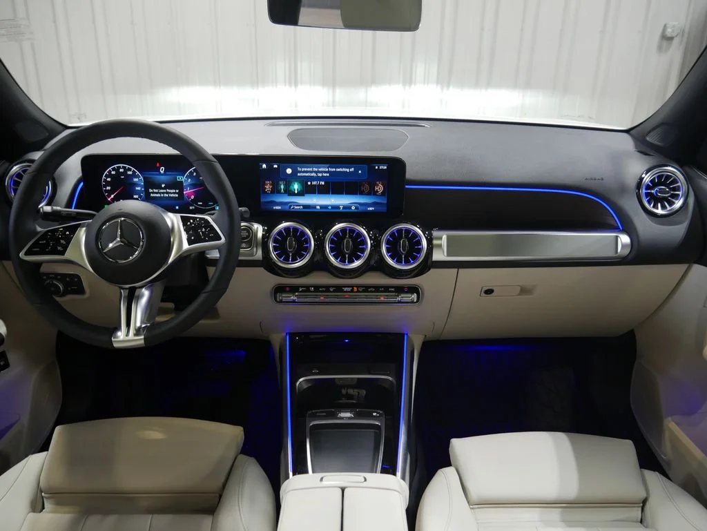New 2026 Polar White Mercedes-Benz GLB 250 image 37