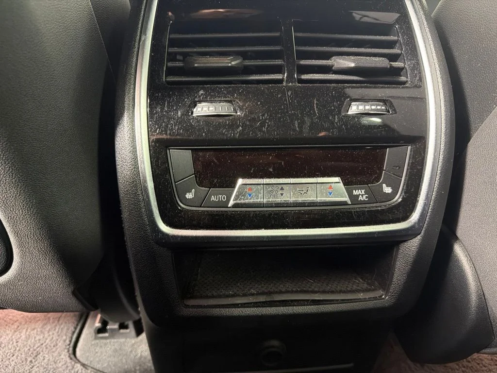 Used 2019 Black Sapphire Metallic BMW xDrive40i image 17