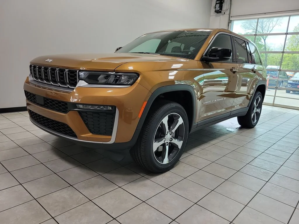 New 2026 Copper Shino Metallic Clear-Coat Exterior Paint Jeep Limited image 3