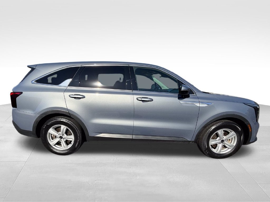 Used 2024 Silver Kia LX image 7