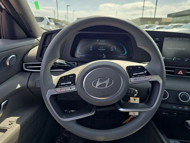Used 2025 White Hyundai SE image 14
