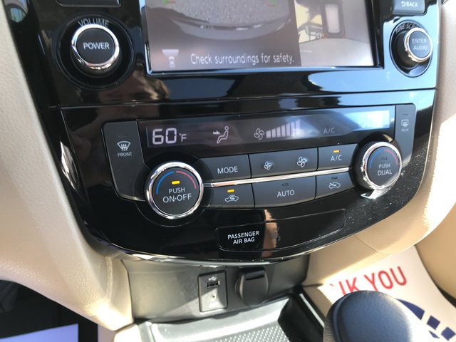 Used 2016 Midnight Jade Nissan SL image 19