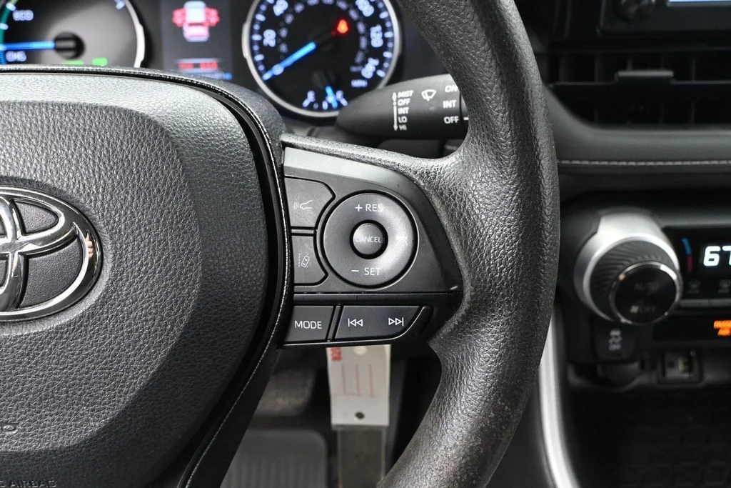 Used 2019 Silver Toyota LE image 29
