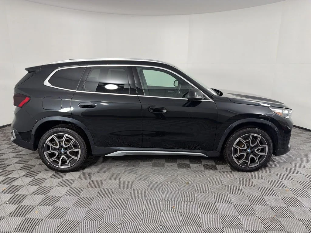 Used 2026 Black Sapphire Metallic BMW xDrive28i image 4