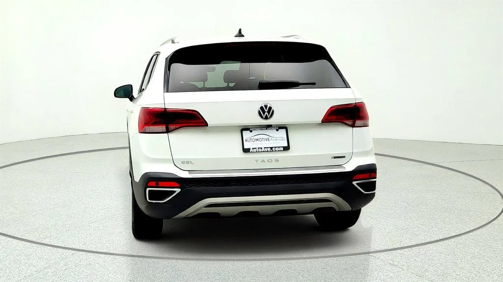Used 2022 Pure White Volkswagen SEL 4MOTION w/ Power Panoramic Sunroof image 6