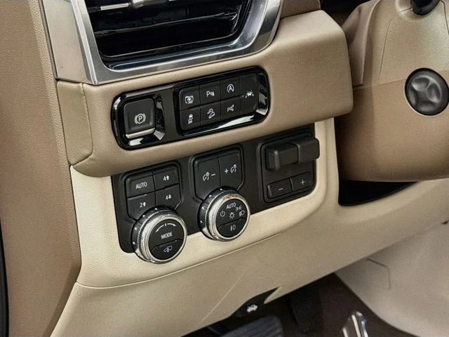 Used 2025 White GMC Denali image 11