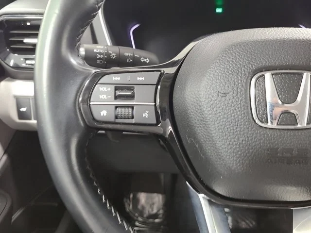 Used 2023 Platinum White Pearl Honda EX-L 8 Passenger image 26