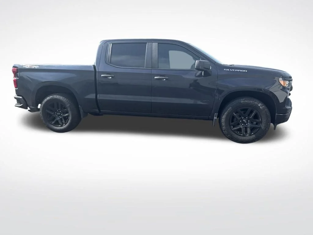 Used 2022 Gray Chevrolet Custom image 4