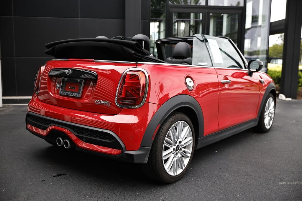 Used 2024 Chili Red MINI Signature image 9