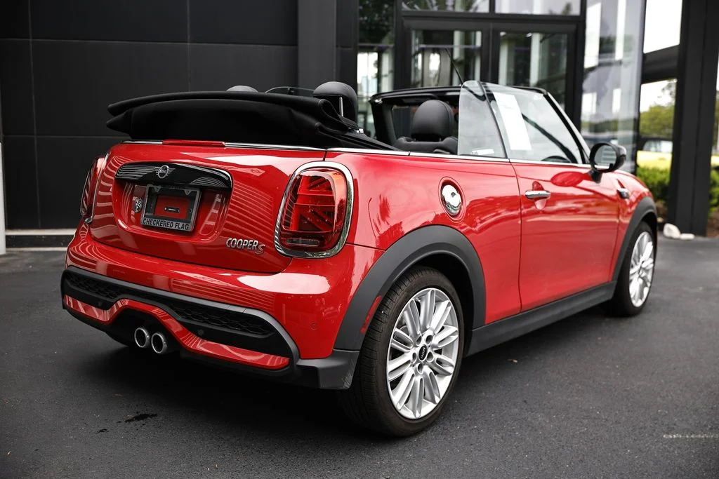 Used 2024 Chili Red MINI Signature image 9