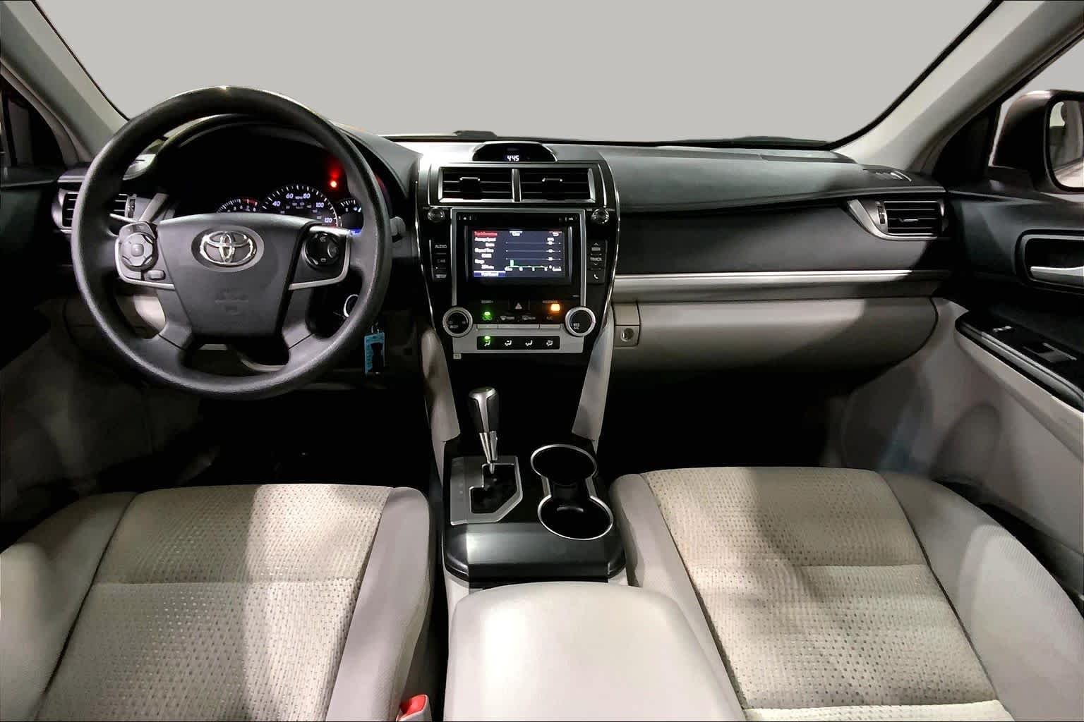 Used 2014 Classic Silver Metallic Toyota LE image 16
