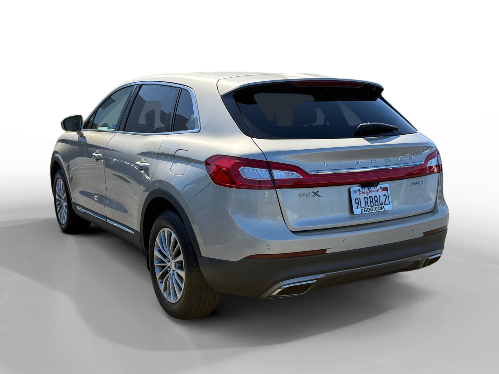 Used 2017 White Gold Metallic Lincoln Select image 3