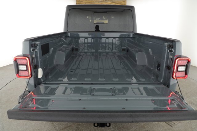 New 2026 Anvil Clear-Coat Exterior Paint Jeep Rubicon image 5