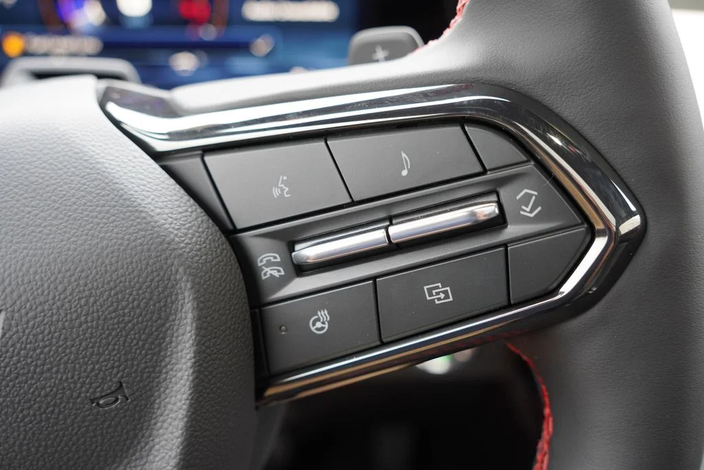 New 2026 Mosaic Black Metallic Chevrolet RS image 18
