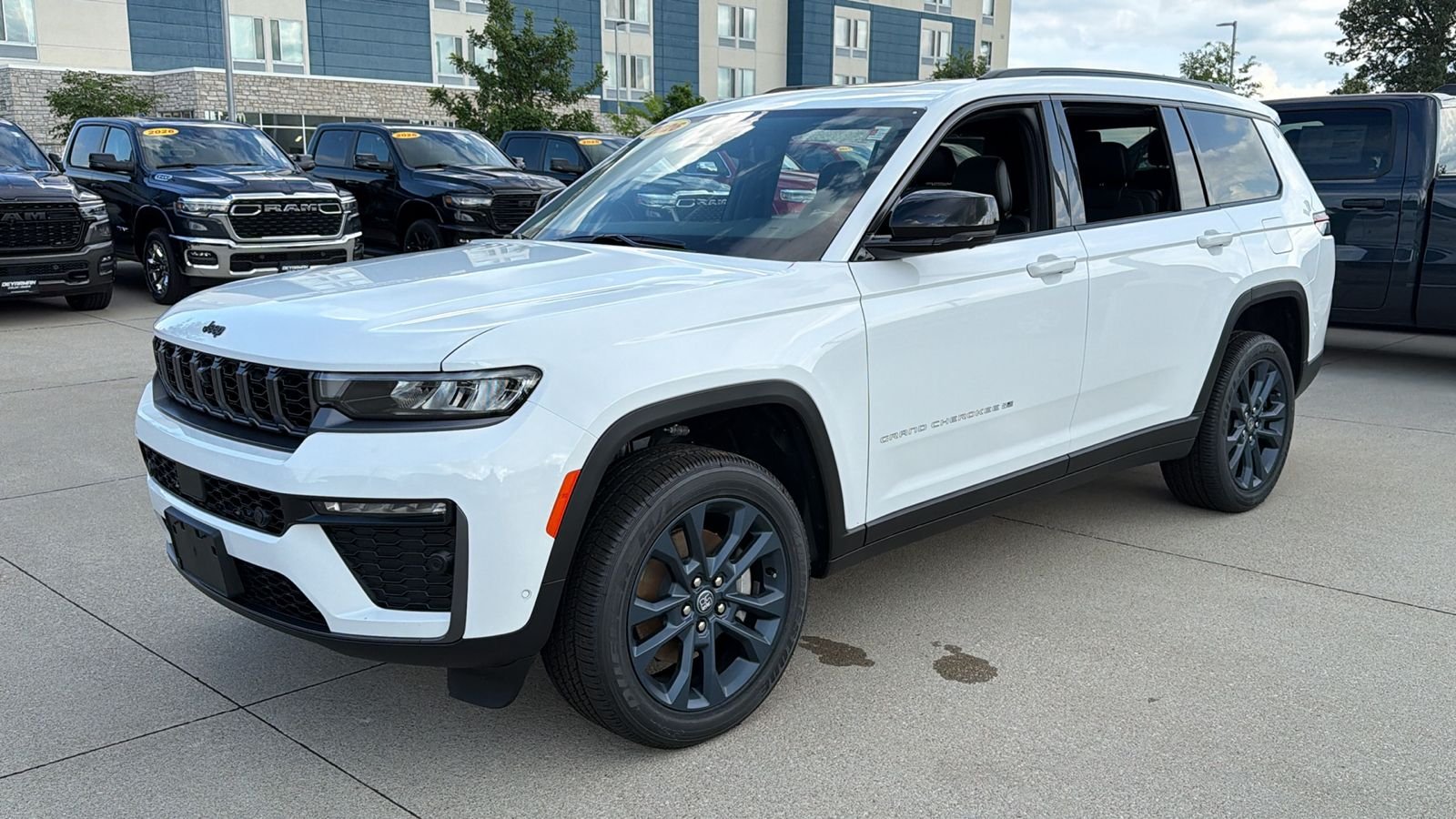 New 2026 Bright White Clear-Coat Exterior Paint Jeep  image 4