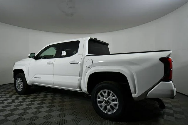 2026 Toyota Tacoma SR5 - Photo 14
