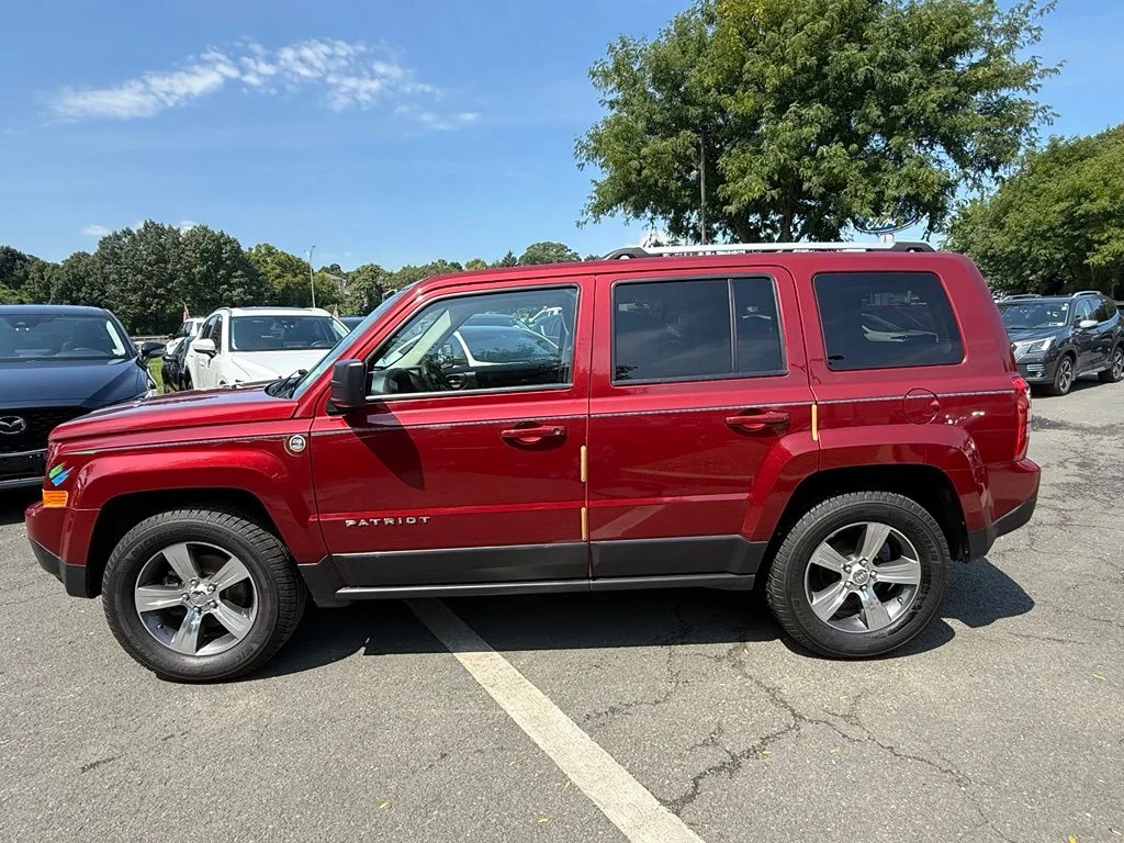 Used 2016 Deep Cherry Red Crystal Pearlcoat Jeep Latitude image 10