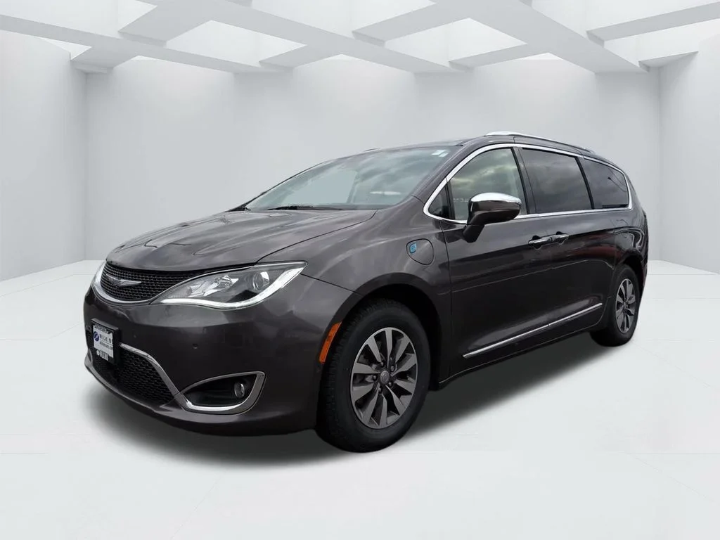 Used 2020 Gray Chrysler Limited image 1