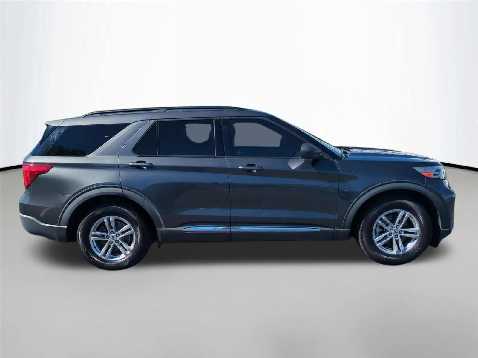 Used 2020 Magnetic Metallic Ford XLT image 6