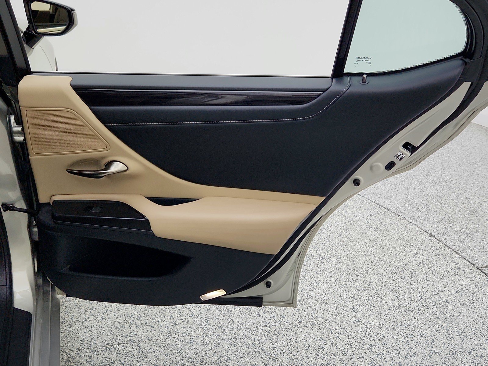 Used 2019 MOONBEAM BEIGE Lexus ES 300h Luxury image 33