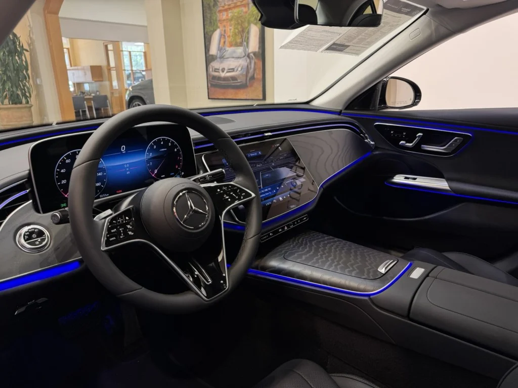 2025 Mercedes-Benz E-Class E350 - Photo 6