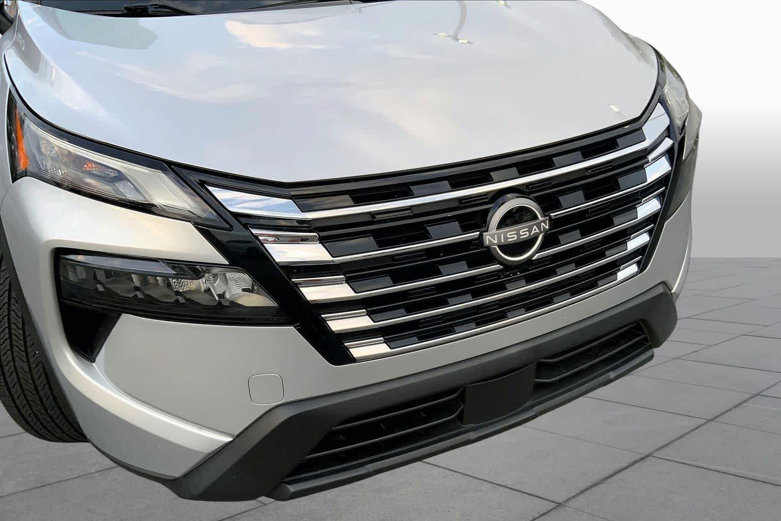 Used 2024 Brilliant Silver Metallic Nissan SV image 27