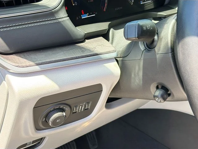 Used 2022 Gray Jeep Overland image 10