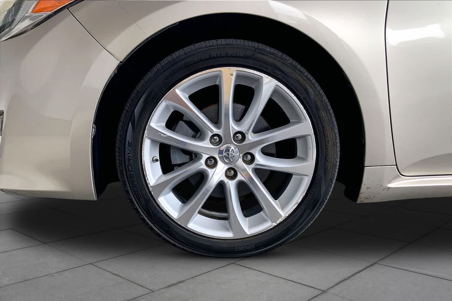 Used 2014 Creme Brulee Mica Toyota XLE image 11