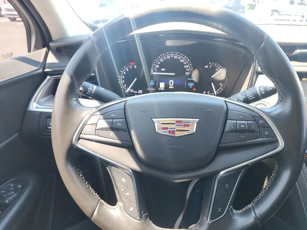 Used 2019 Crystal White Tricoat Cadillac Premium Luxury AWD image 23