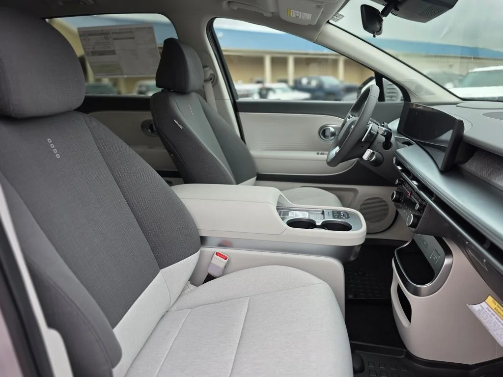 New 2026 Cyber Gray Hyundai SE image 15