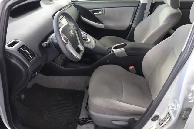 Used 2015 Silver Toyota Three image 16
