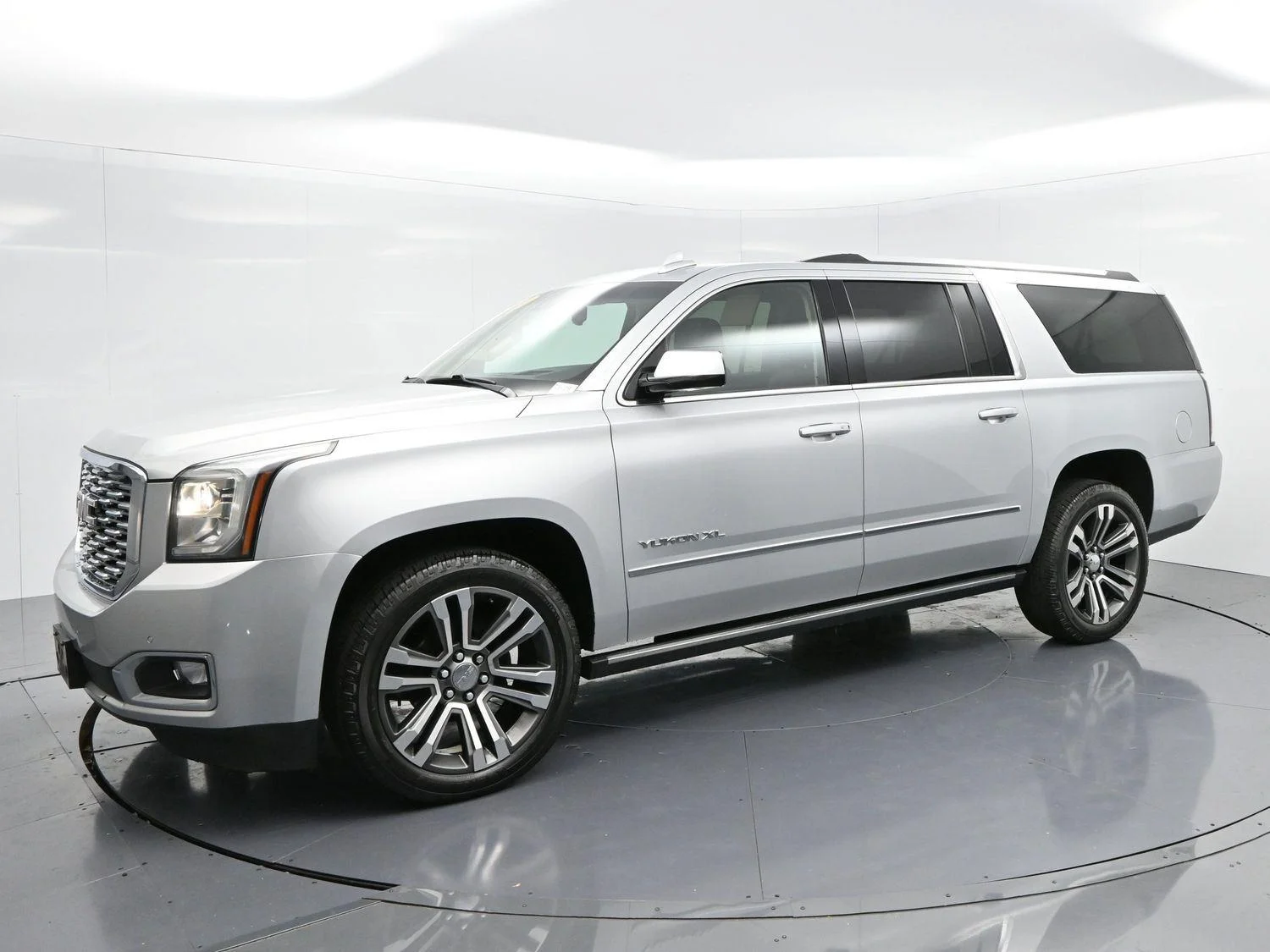 Used 2019 QUICKSILVER METALLIC GMC Denali image 3