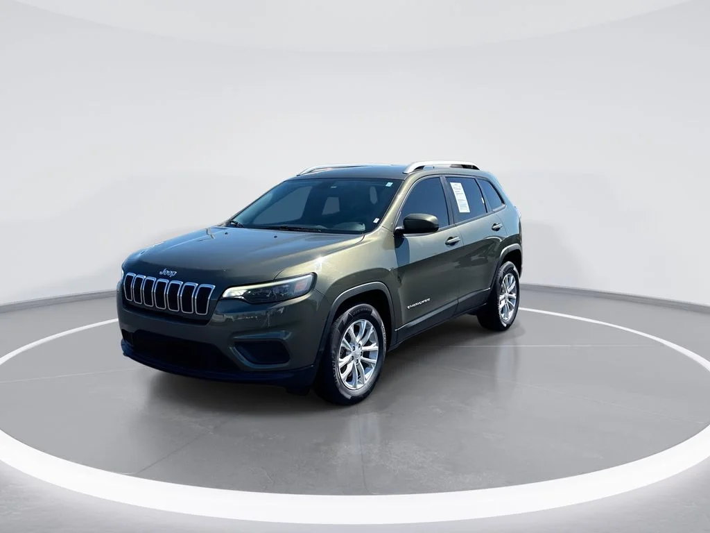 Used 2020 Green Jeep Latitude image 4