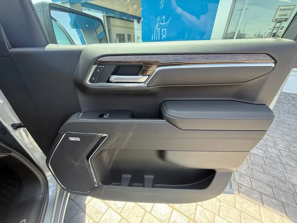 New 2026 Sterling Metallic GMC Elevation image 17