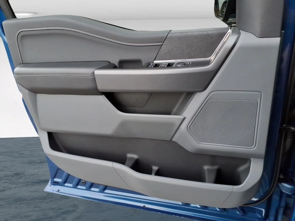 Used 2025 Blue Ford XLT image 28