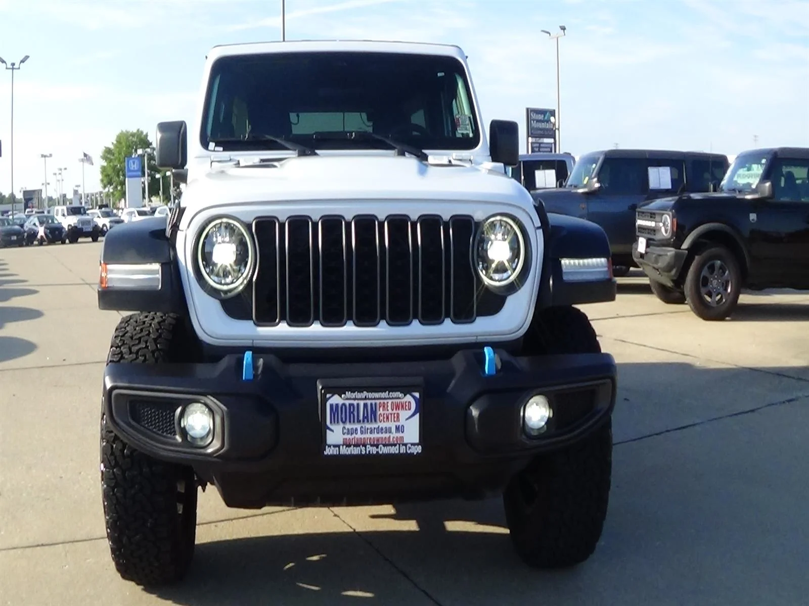 Certified Used 2025 Bright White Clear Coat (pw7) Jeep Rubicon 4xe image 3