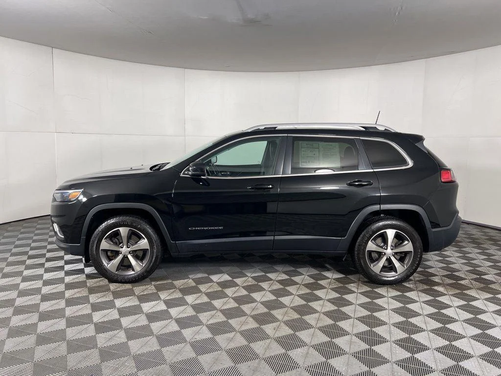Used 2020 Diamond Black Crystal Pearlcoa Jeep Limited image 6