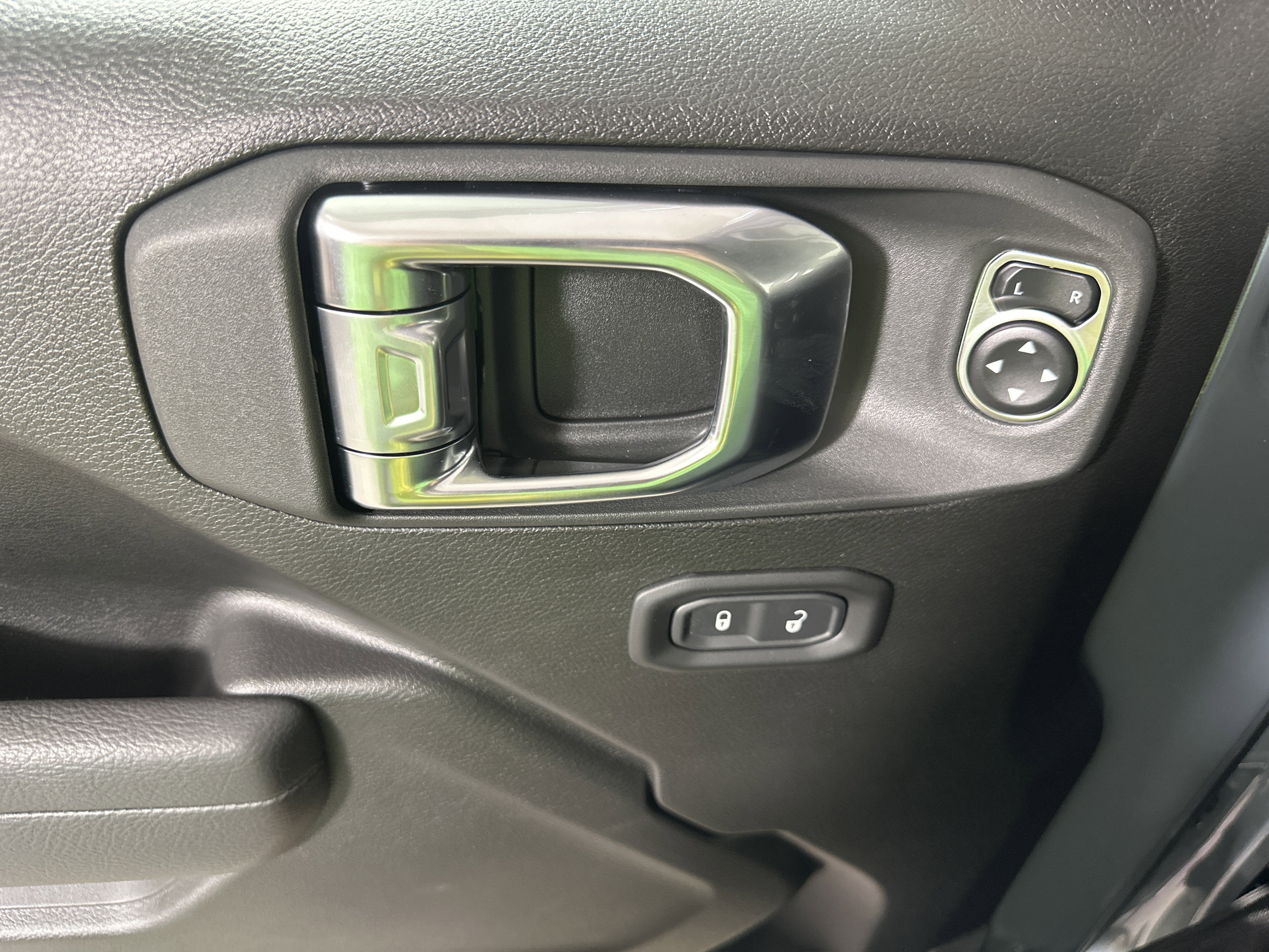 2026 Jeep Wrangler 4-Door Willys - Photo 11