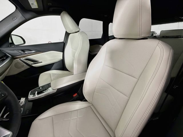 New 2026 White Metallic BMW xDrive28i image 21