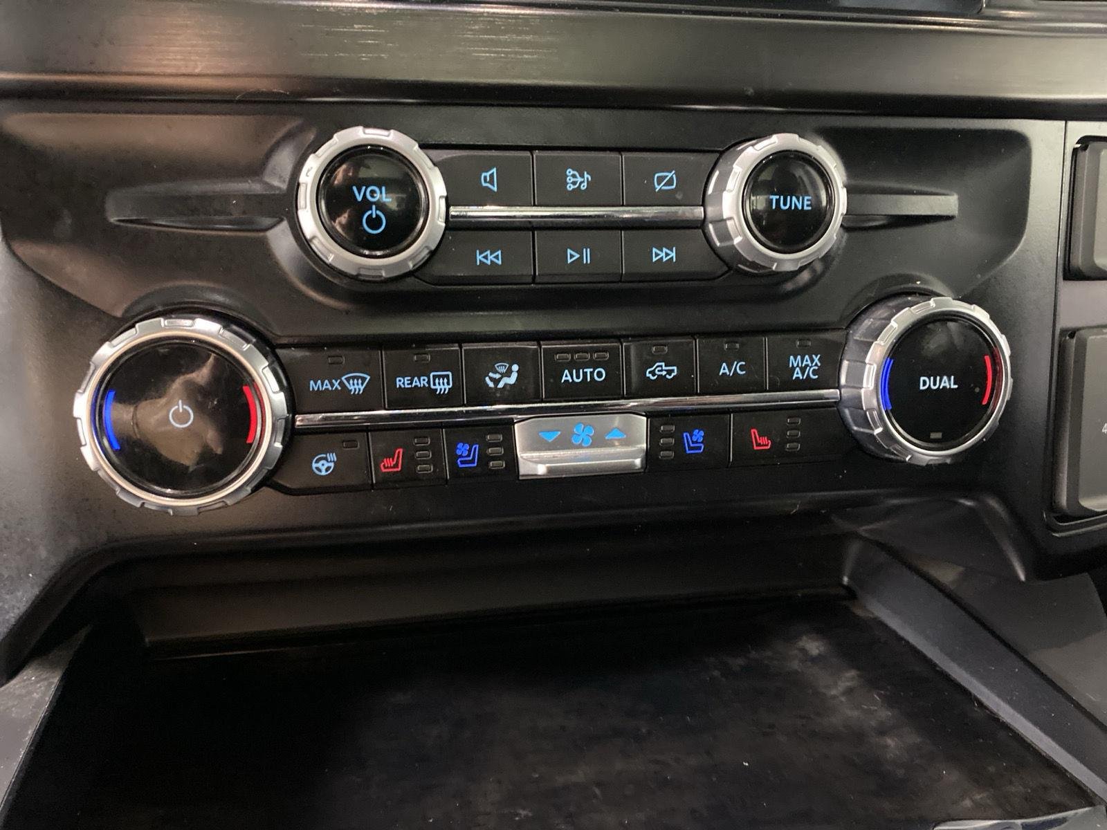 Used 2024  Ford LARIAT image 23