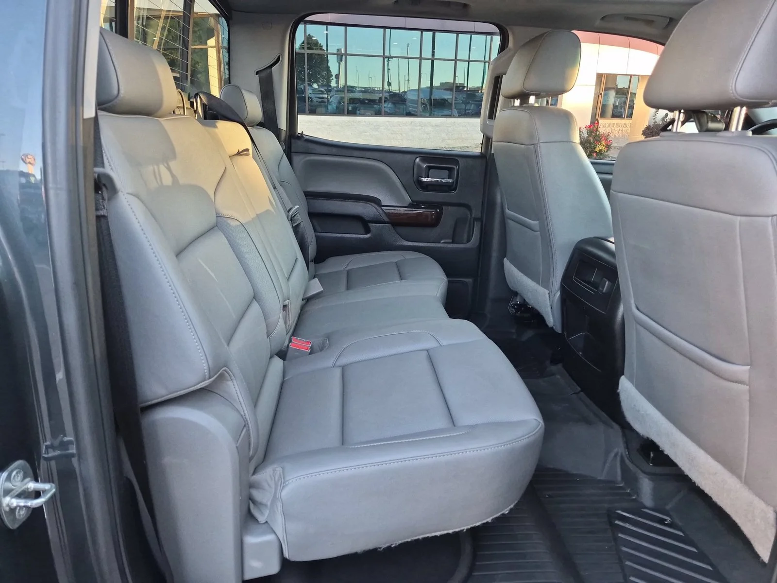 Used 2018 Dark Slate Metallic GMC SLT image 20