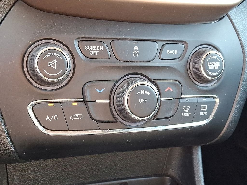 Used 2016 Black Jeep Latitude image 16