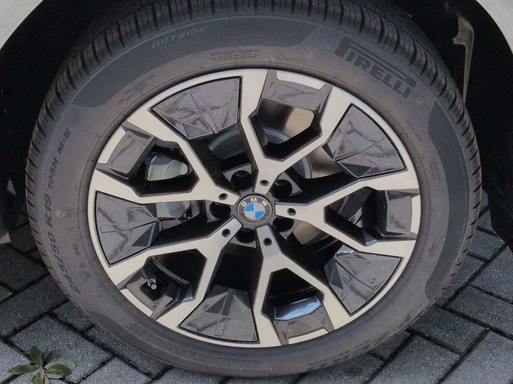 New 2026 Alpine White BMW 30 xDrive image 11