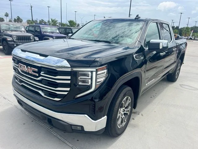 Used 2025 Black GMC SLT image 5