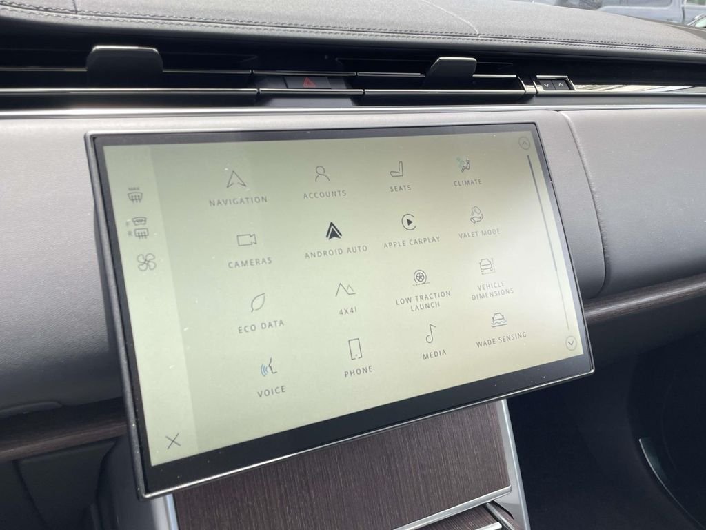 New 2026 Fuji White Land Rover SE image 25