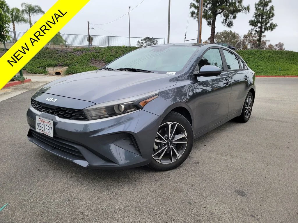 2022 Kia Forte LXS AT's photo