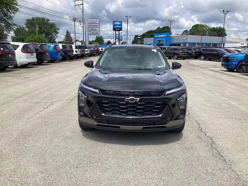 New 2026 Mosaic Black Metallic Chevrolet ACTIV image 2