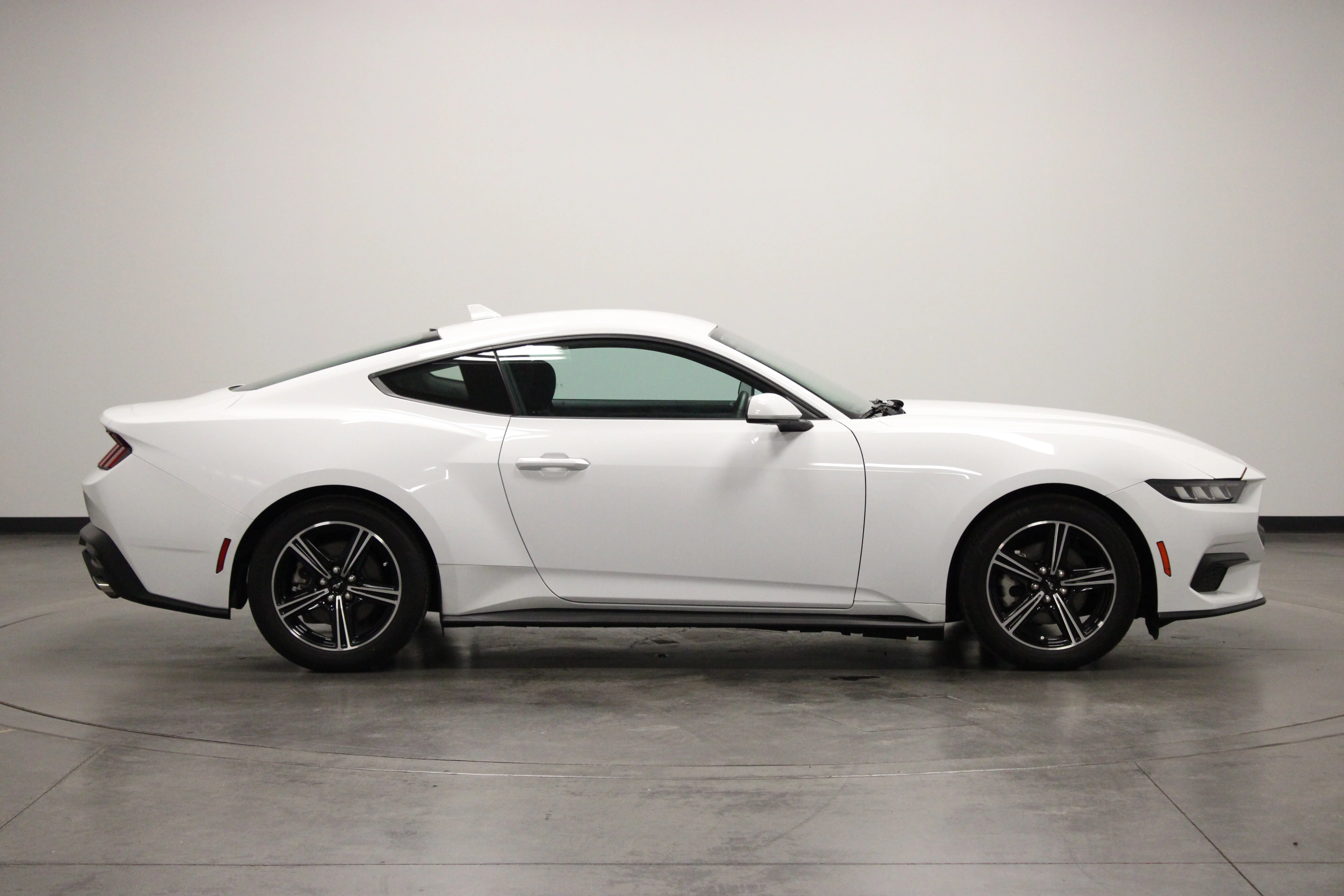 Used 2024 Oxford White Ford EcoBoost image 9