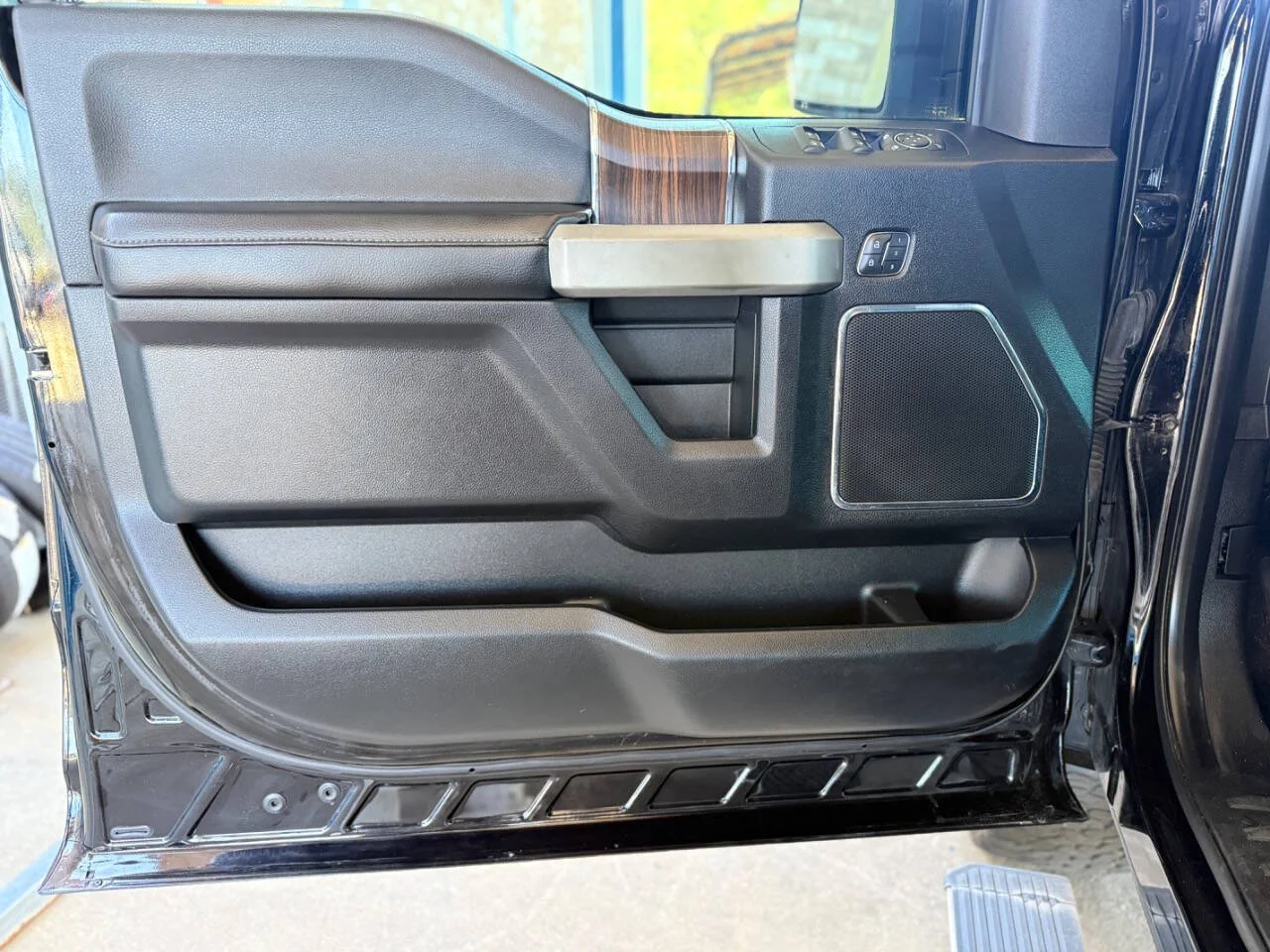 Used 2017 Black Ford Lariat 4x4 4dr SuperCrew 5.5 ft. SB image 31